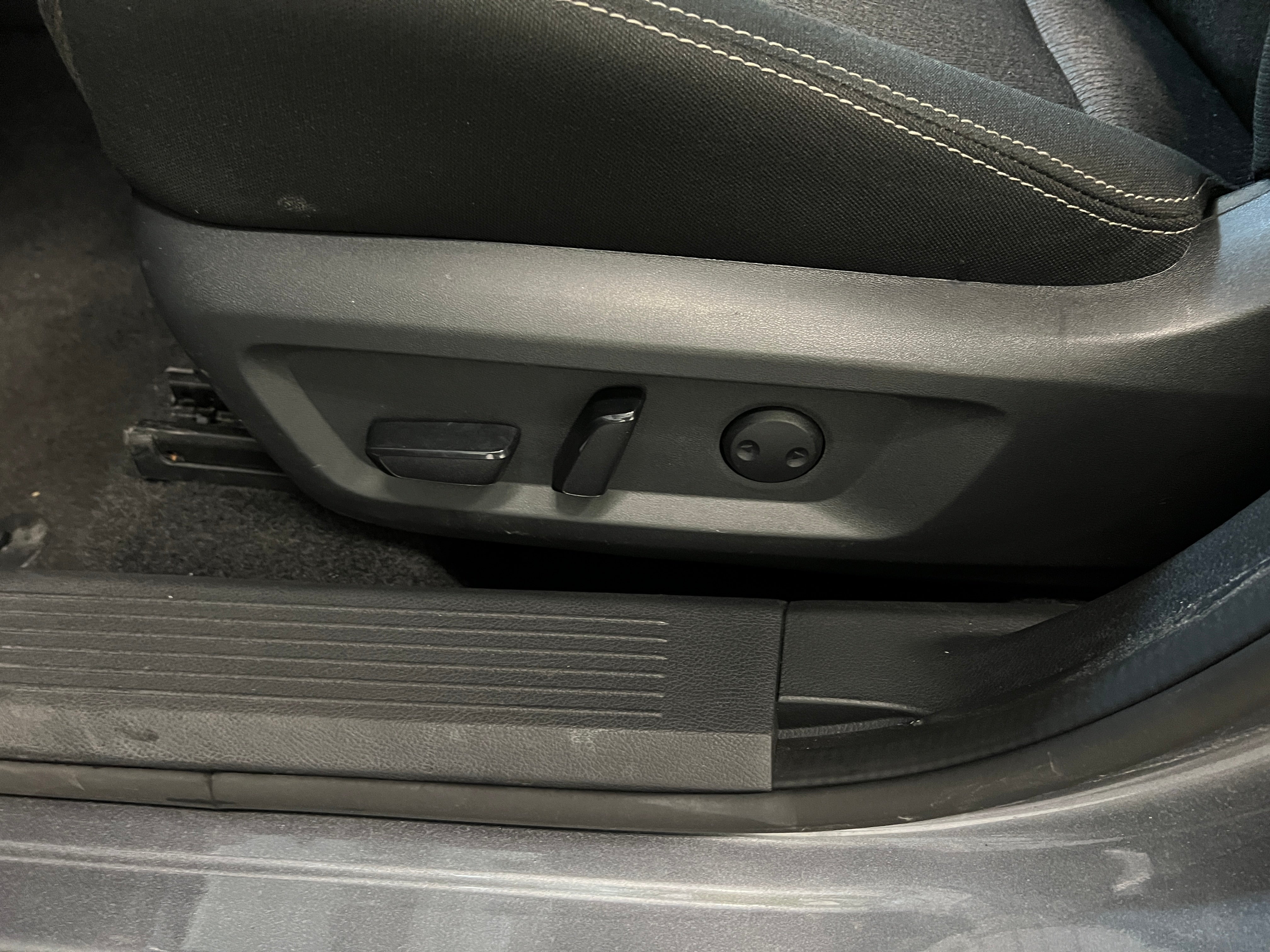 2025 Nissan Rogue SV - Photo 14