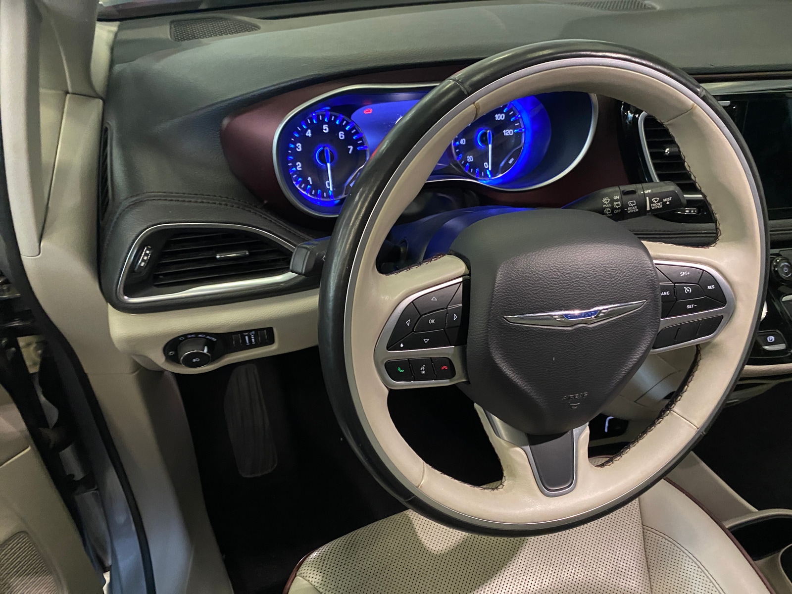 Thumbnail: 2020 Chrysler Pacifica - 4