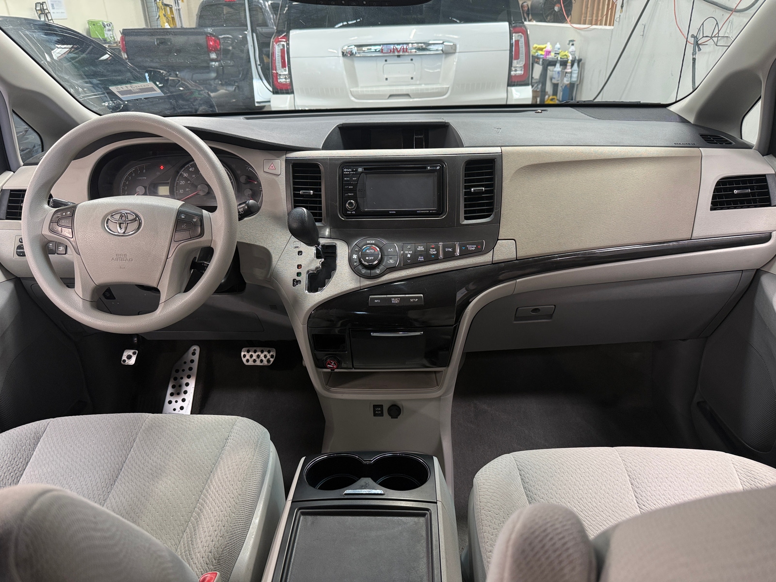 Thumbnail: 2013 Toyota Sienna - 3