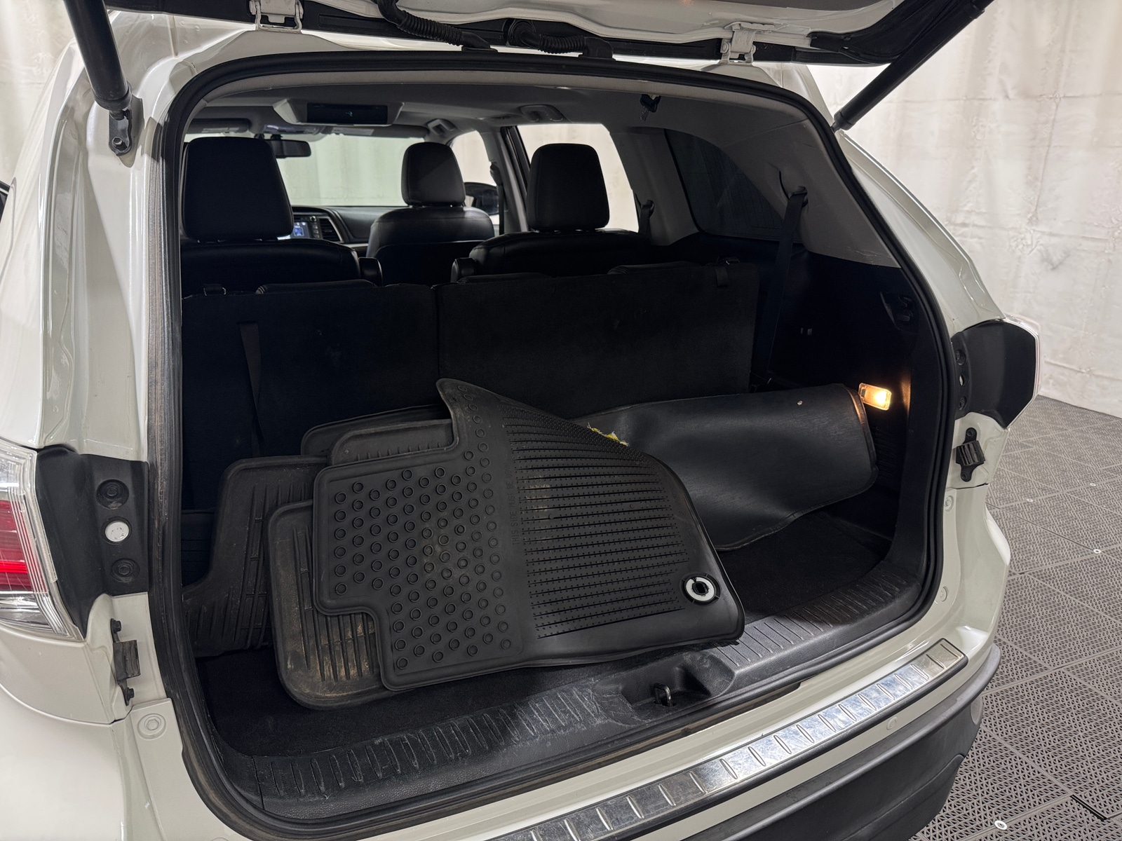 Thumbnail: 2014 Toyota Highlander - 7