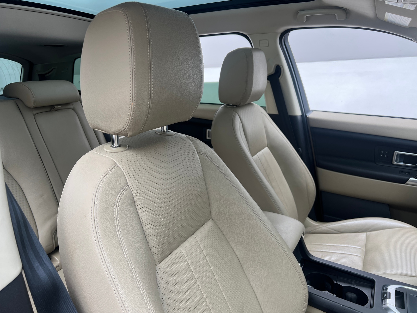 Thumbnail: 2018 Land Rover Discovery Sport - 2