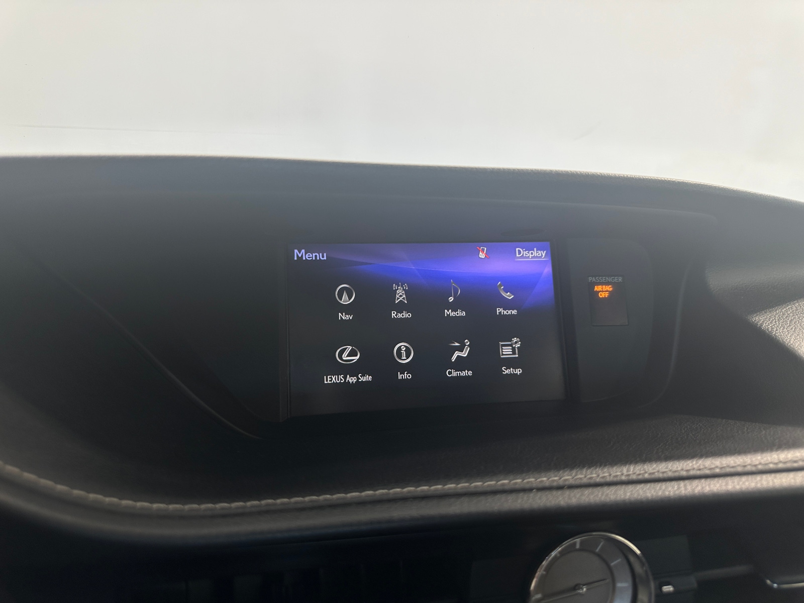Thumbnail: 2018 Lexus ES - 4