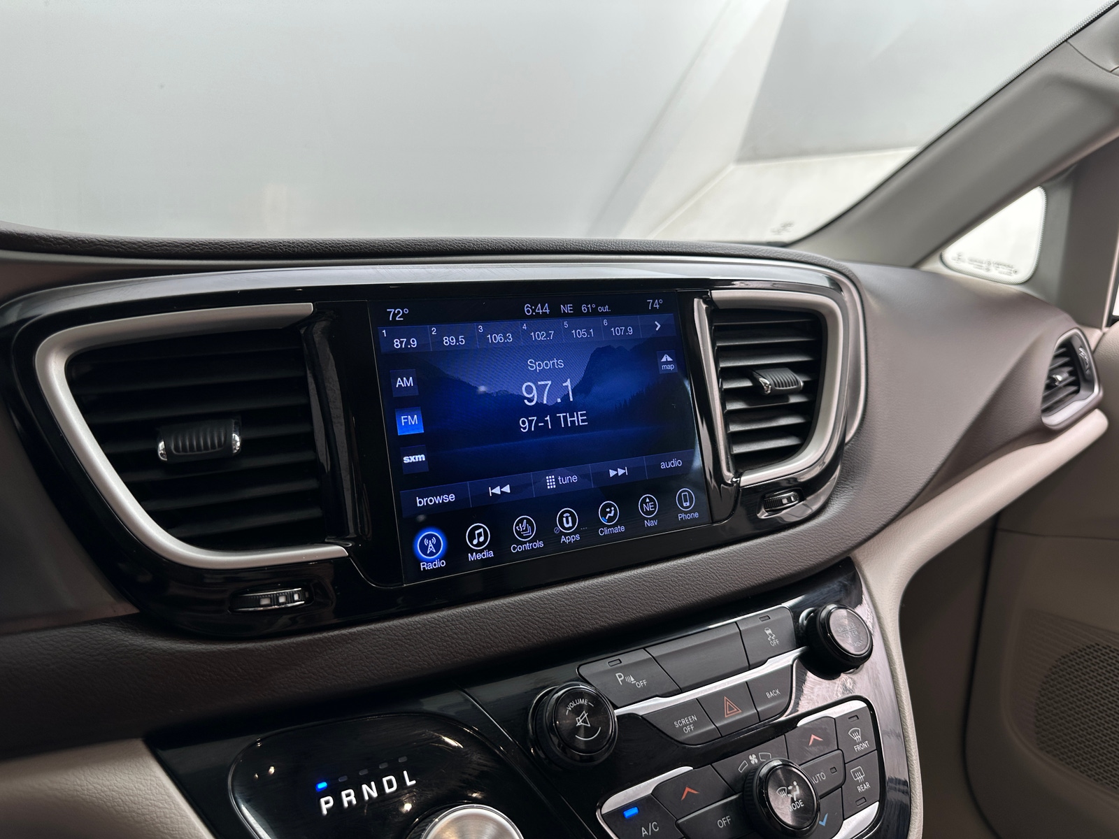Thumbnail: 2017 Chrysler Pacifica - 3