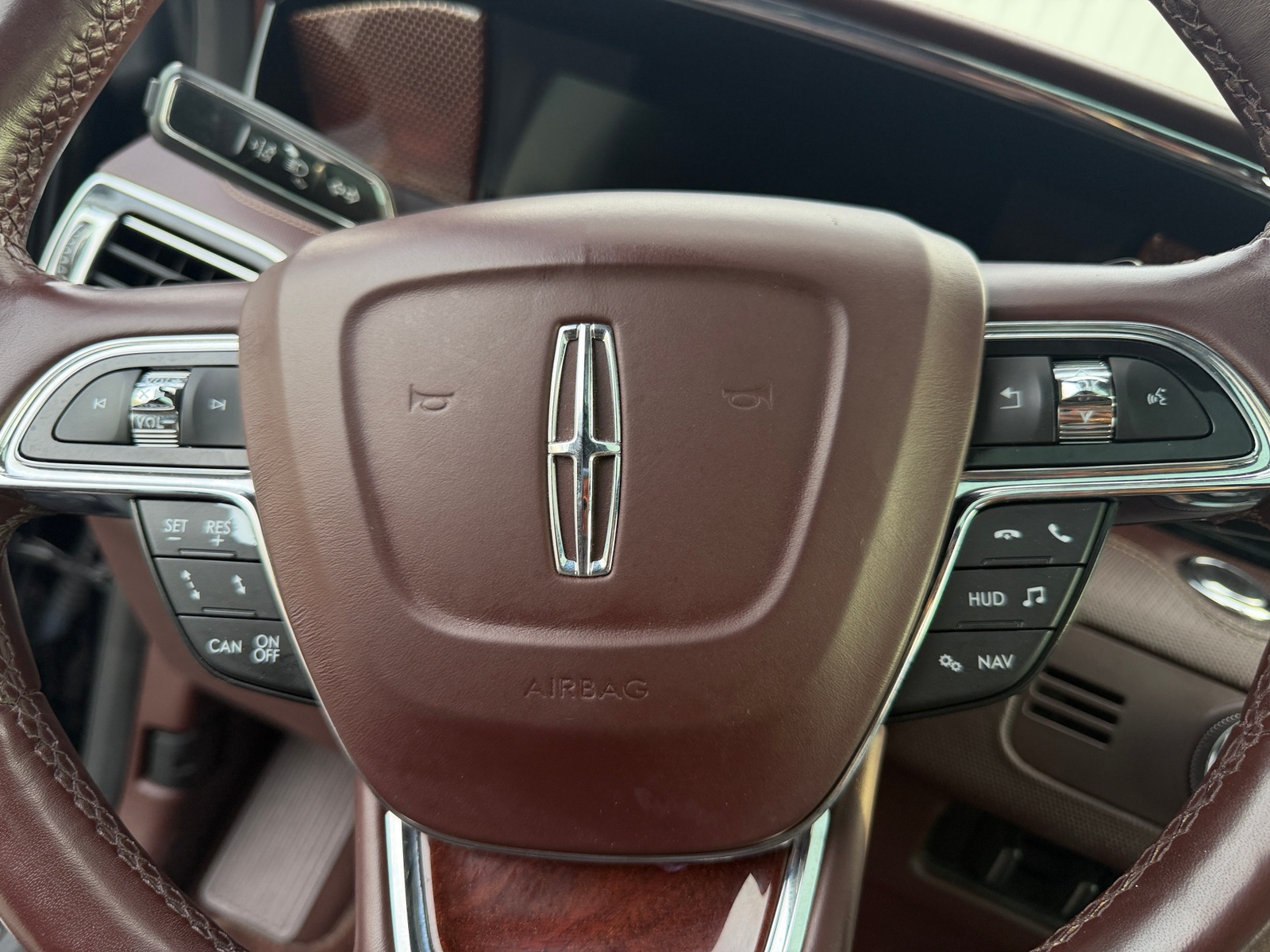 Thumbnail: 2018 Lincoln Navigator L - 4