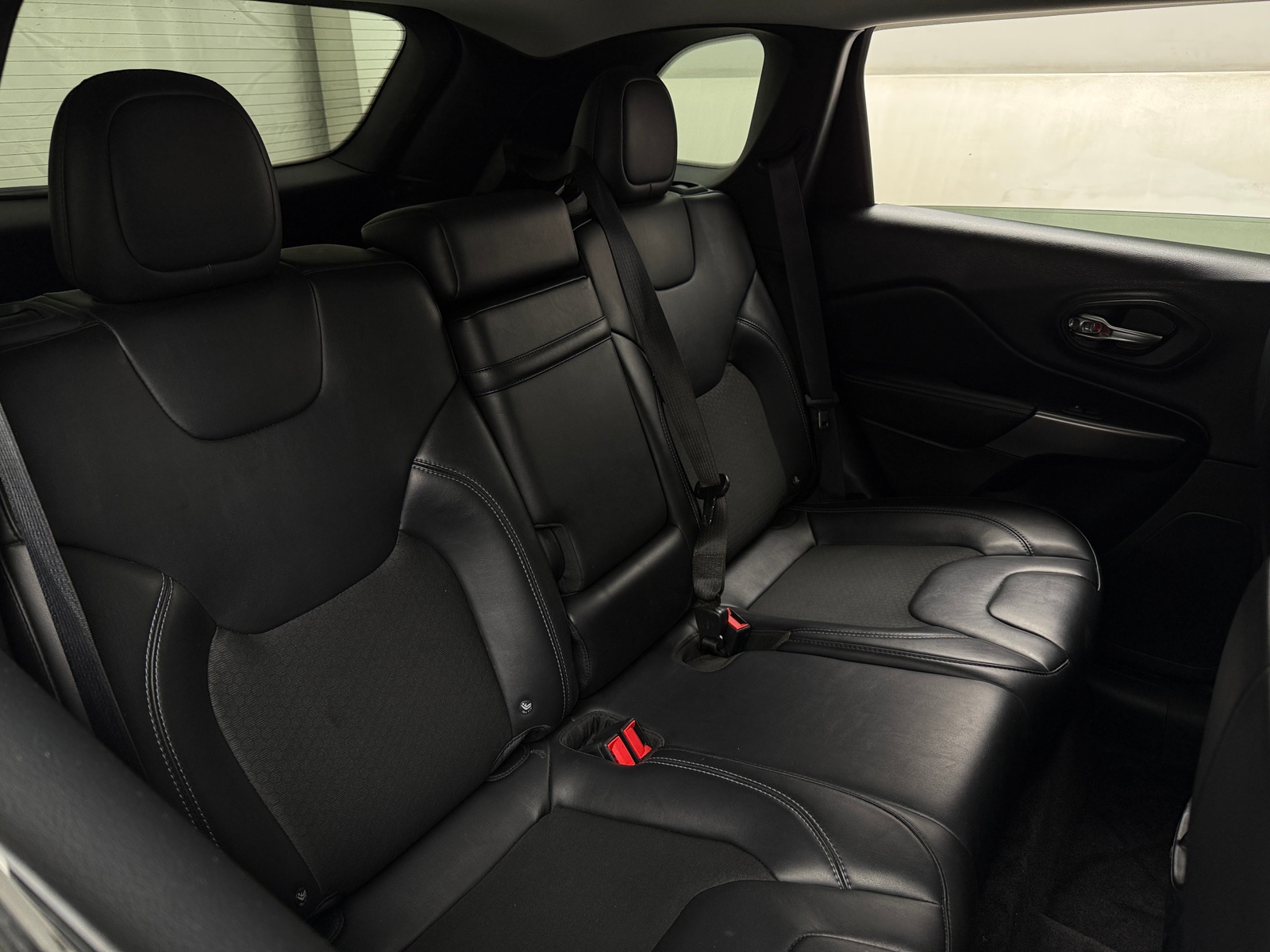 Thumbnail: 2019 Jeep Cherokee - 6