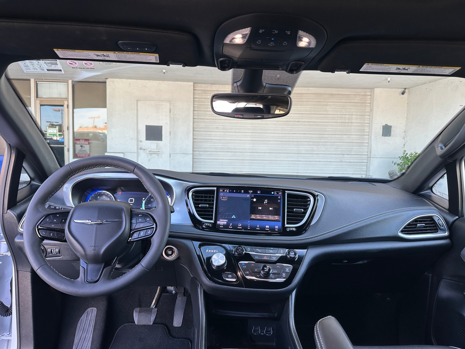 Thumbnail: 2025 Chrysler Pacifica - 3