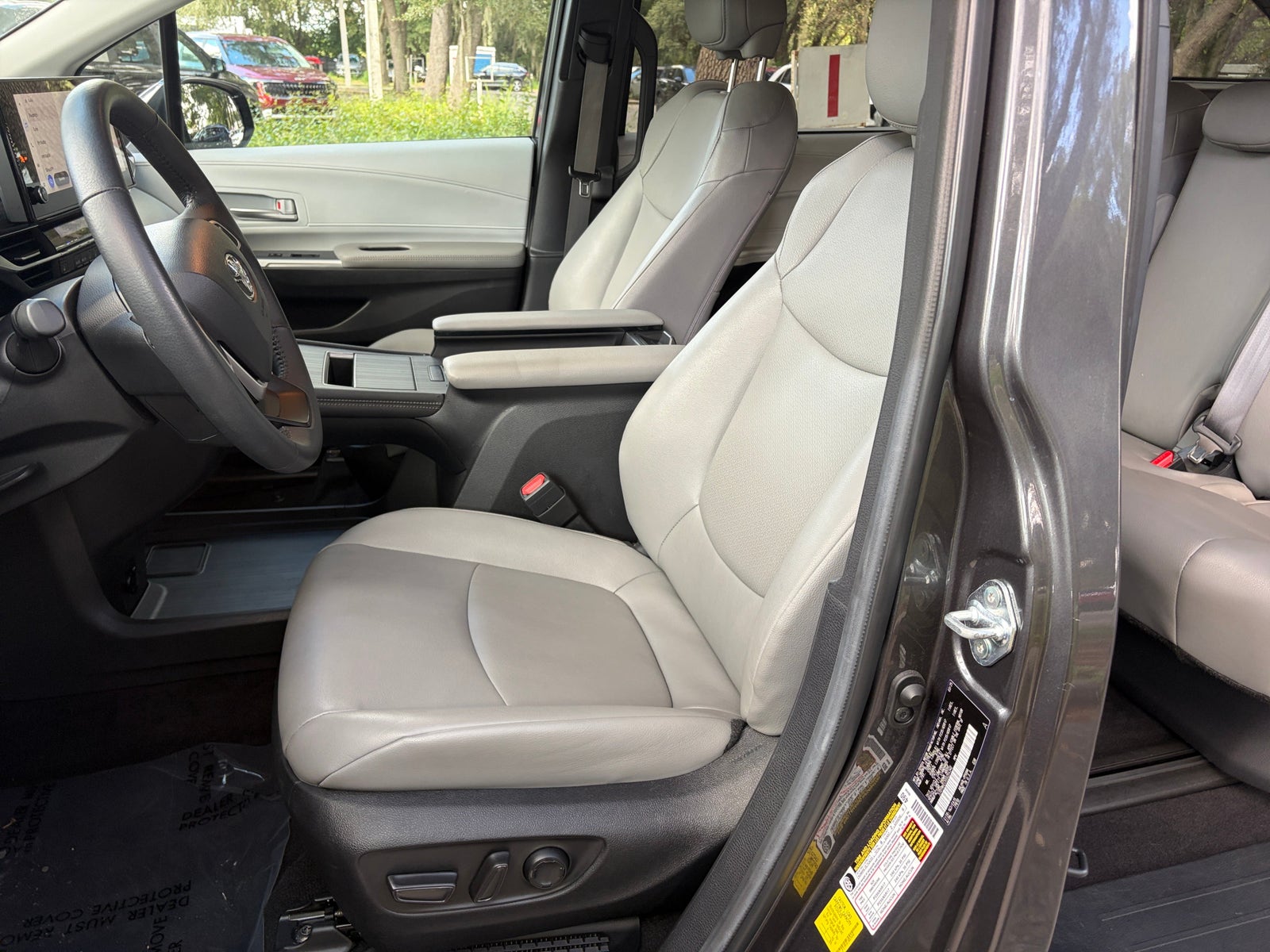 Thumbnail: 2025 Toyota Sienna - 2