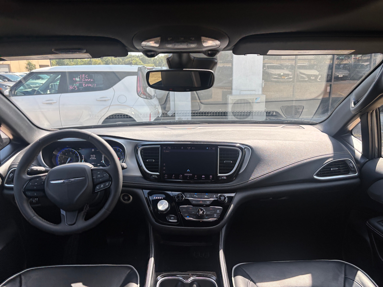 Thumbnail: 2025 Chrysler Pacifica - 3