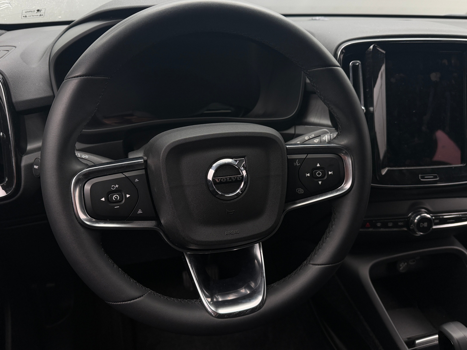 Thumbnail: 2023 Volvo C40 - 4