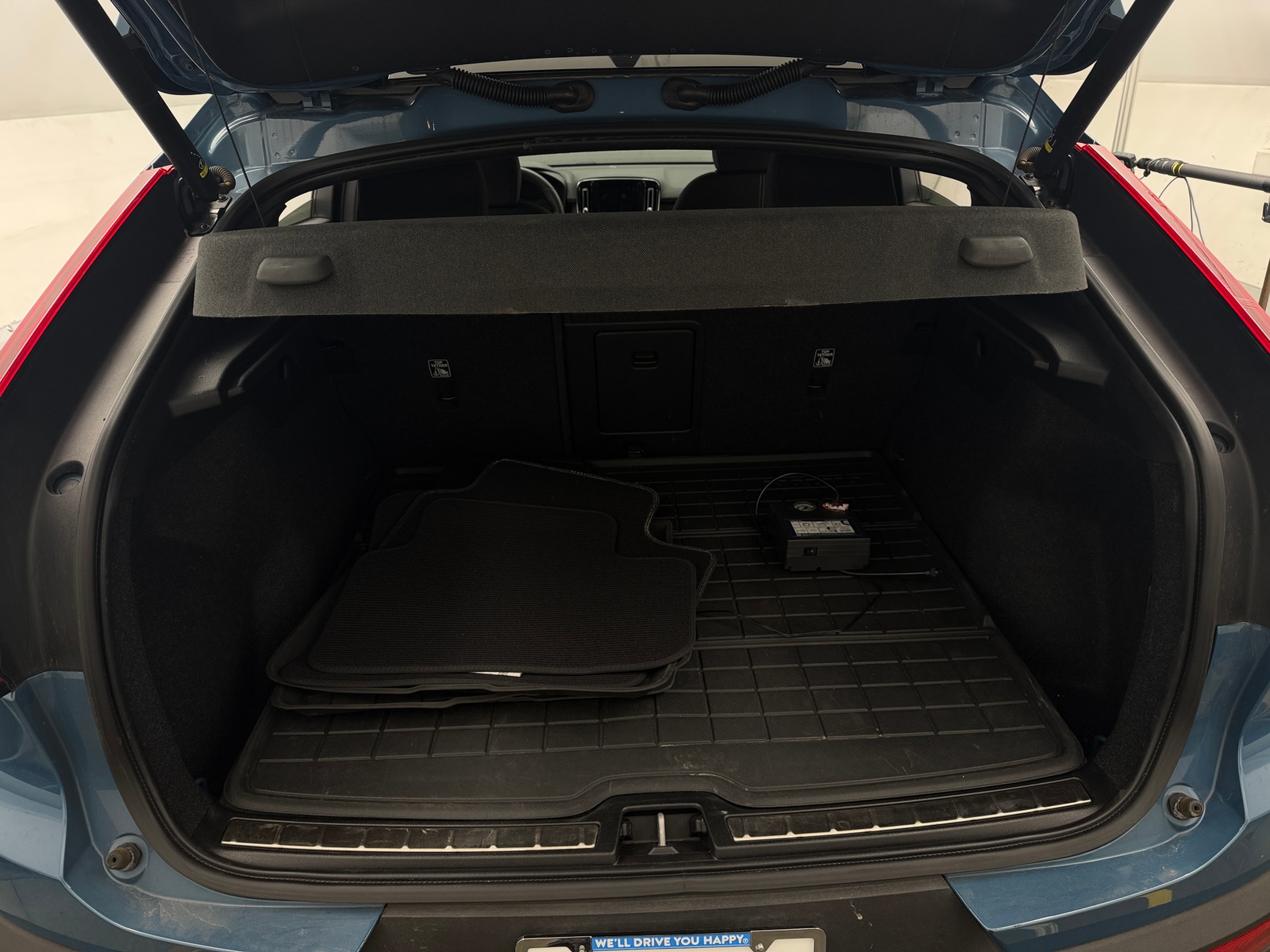 Thumbnail: 2023 Volvo C40 - 6