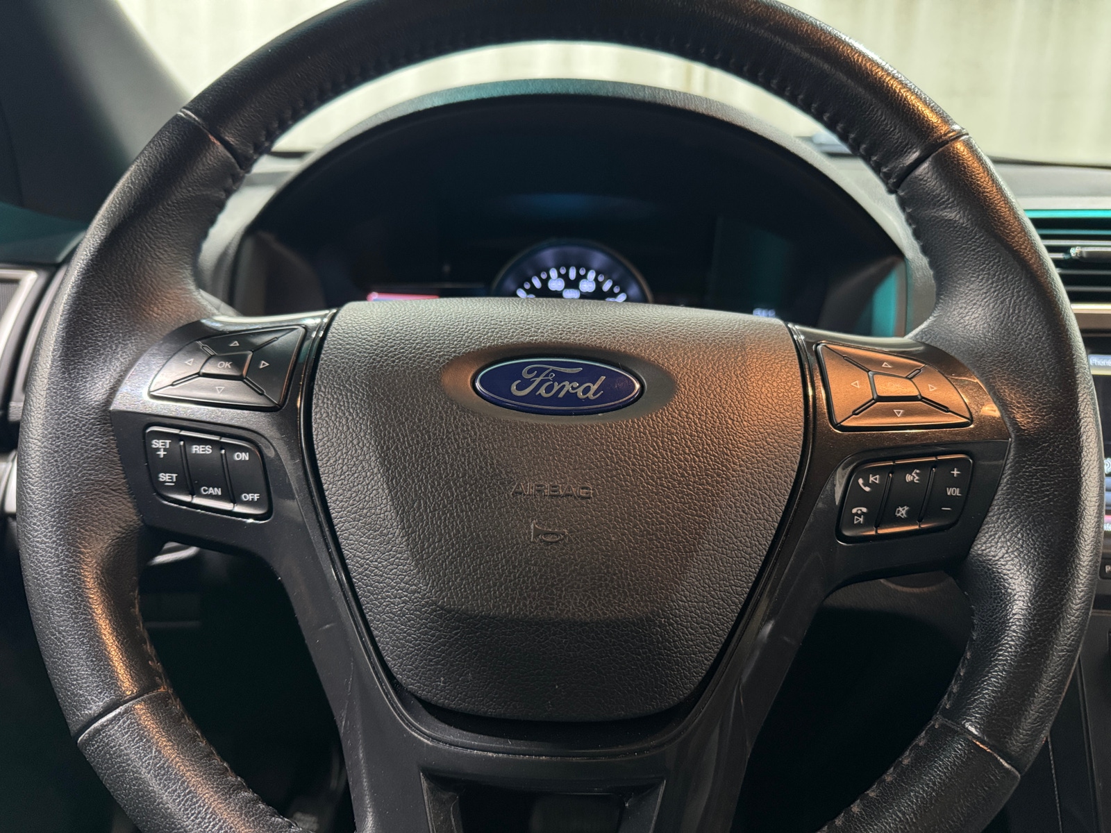 Thumbnail: 2016 Ford Explorer - 4