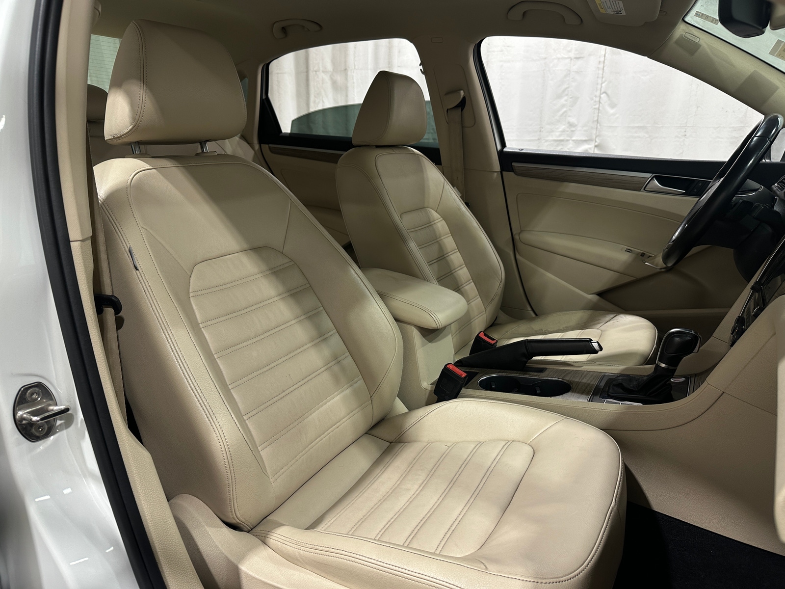 Thumbnail: 2016 Volkswagen Passat - 2