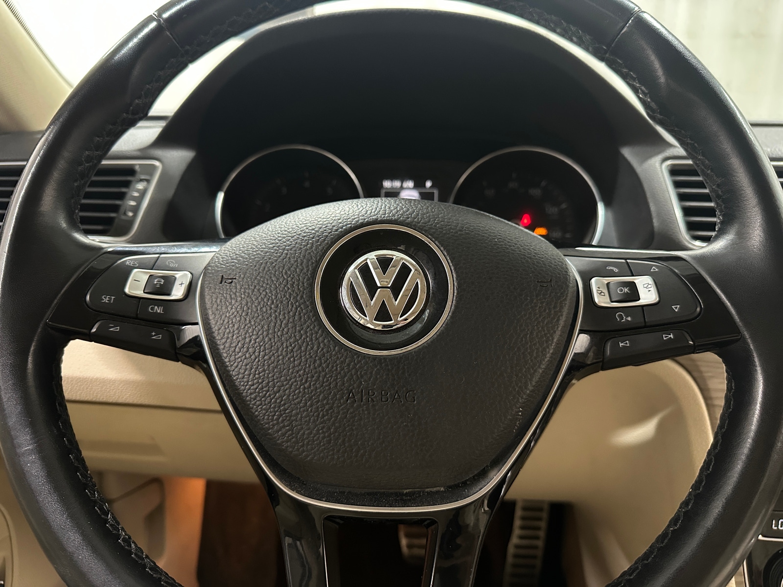 Thumbnail: 2016 Volkswagen Passat - 5