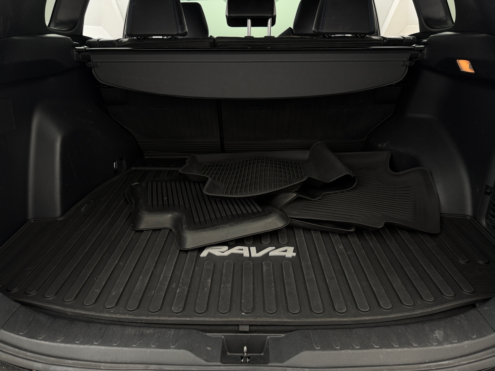 Thumbnail: 2021 Toyota RAV4 - 6