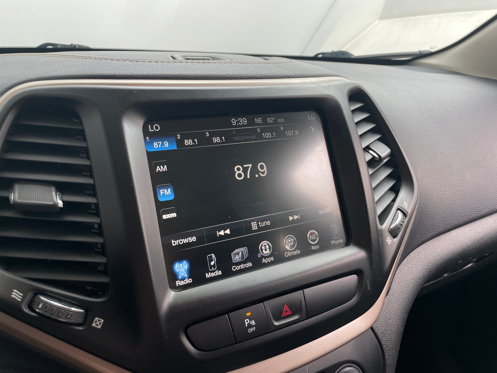 Thumbnail: 2018 Jeep Cherokee - 3