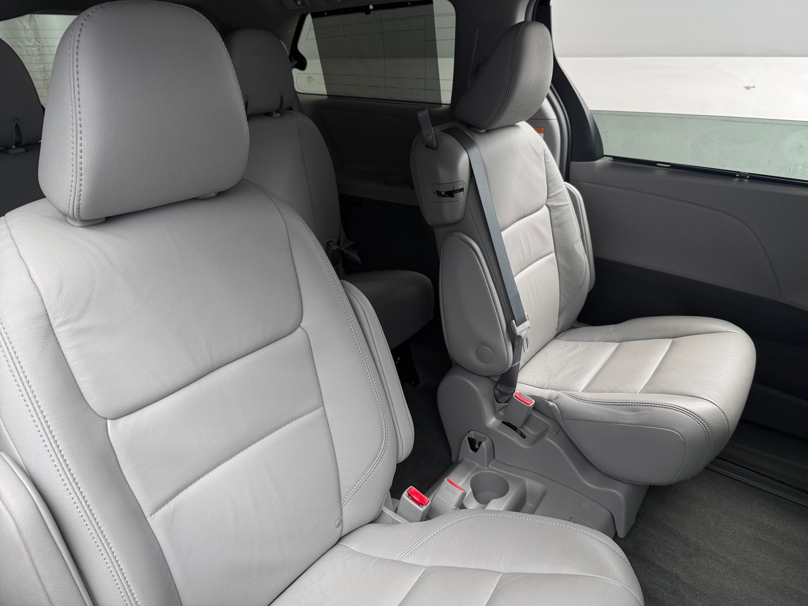 Thumbnail: 2019 Toyota Sienna - 5