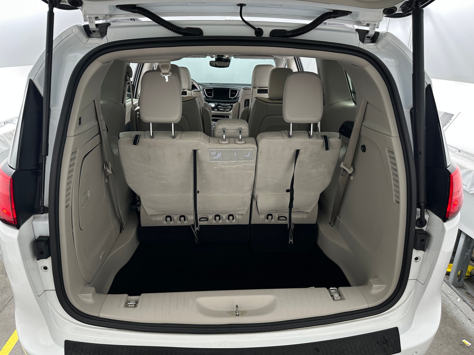Thumbnail: 2019 Chrysler Pacifica - 6