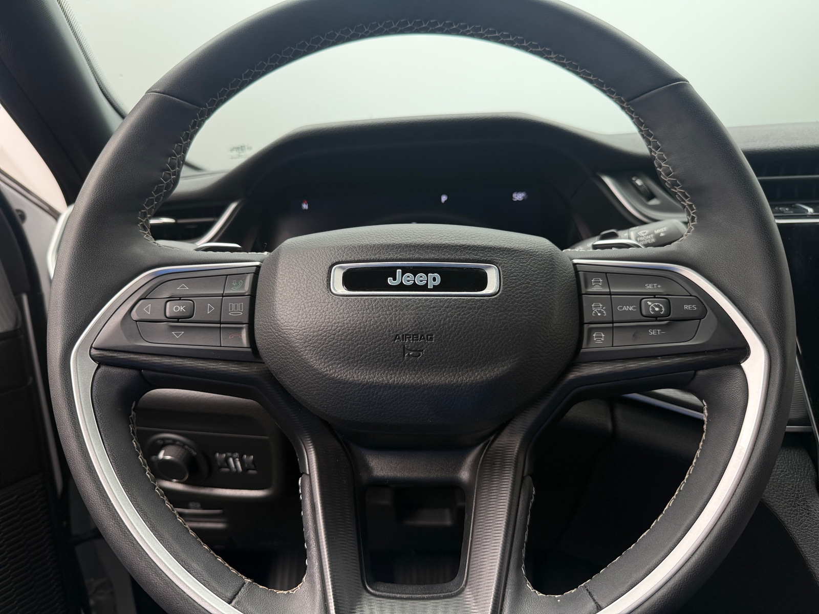 Thumbnail: 2024 Jeep Grand Cherokee - 4