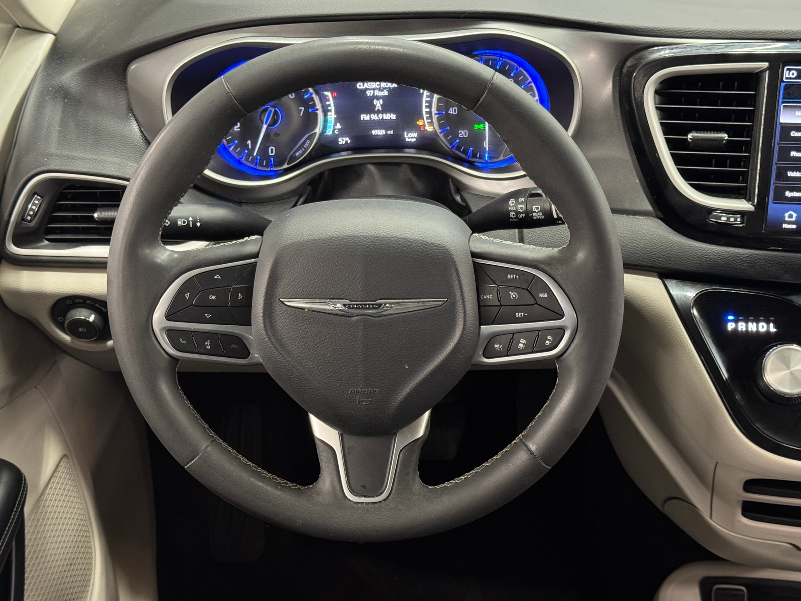 Thumbnail: 2023 Chrysler Pacifica - 4