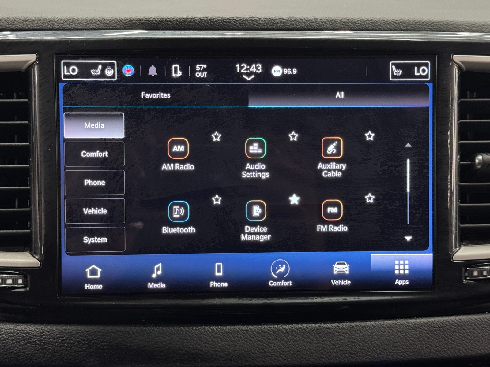 Thumbnail: 2023 Chrysler Pacifica - 3