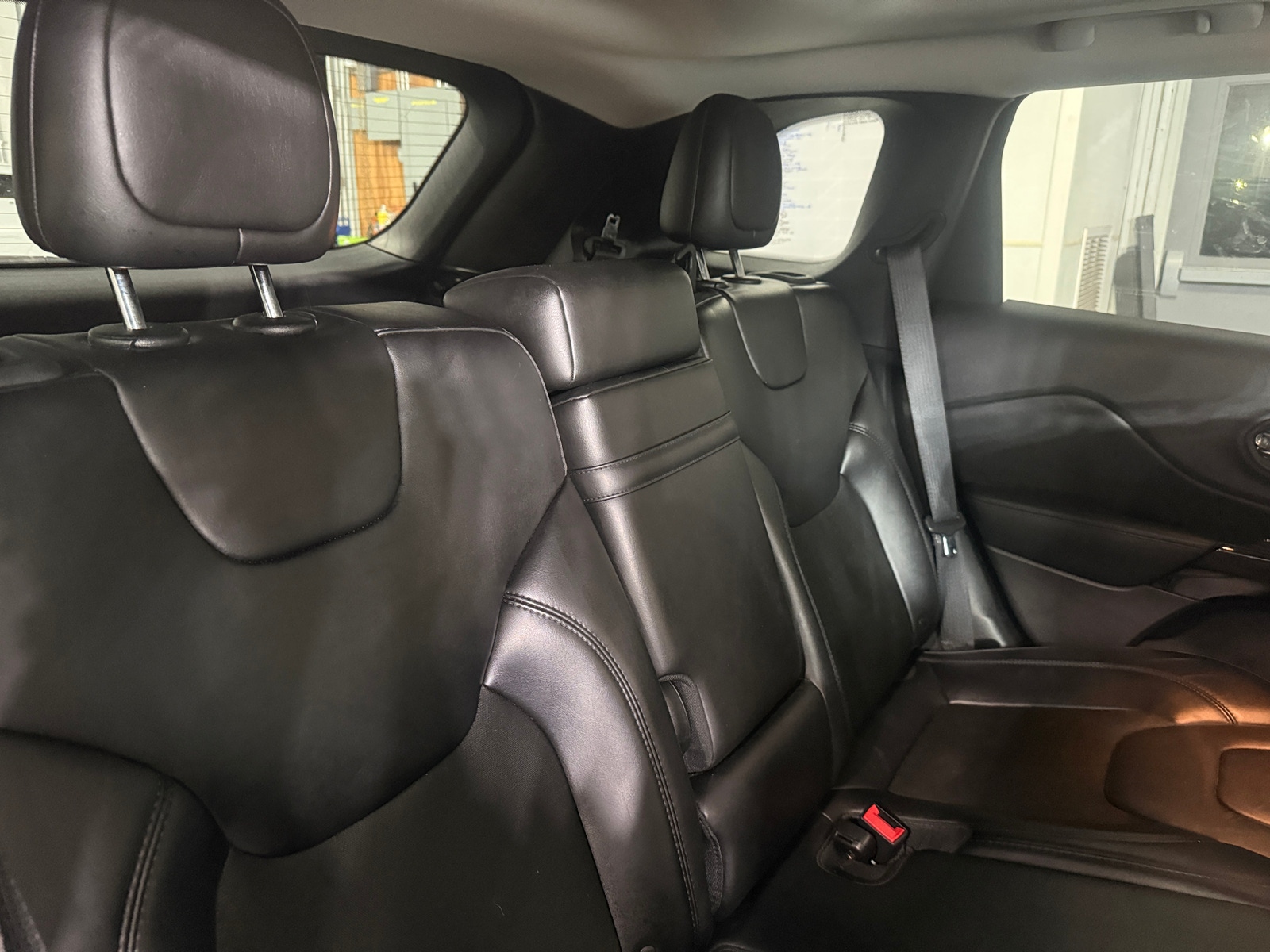 Thumbnail: 2019 Jeep Cherokee - 6
