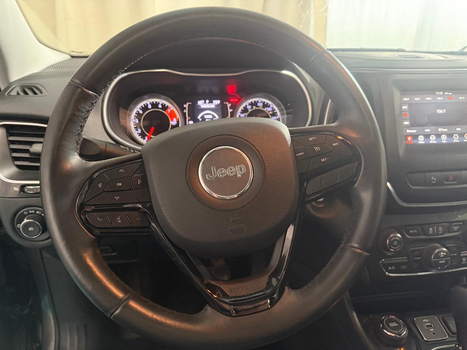 Thumbnail: 2019 Jeep Cherokee - 5