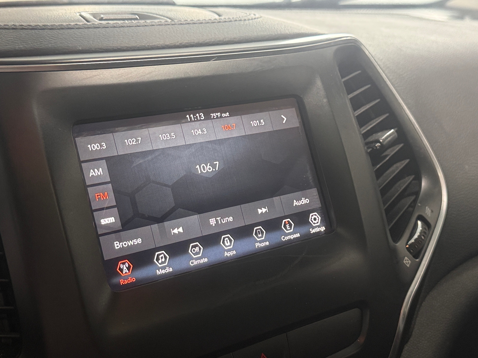 Thumbnail: 2019 Jeep Cherokee - 4