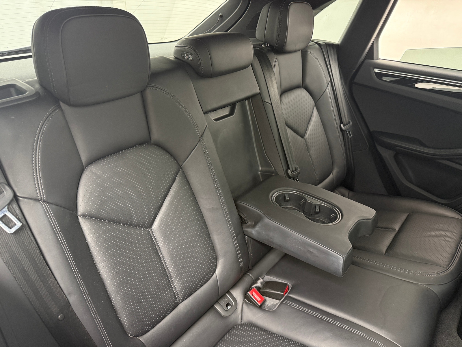Thumbnail: 2017 Porsche Macan - 6