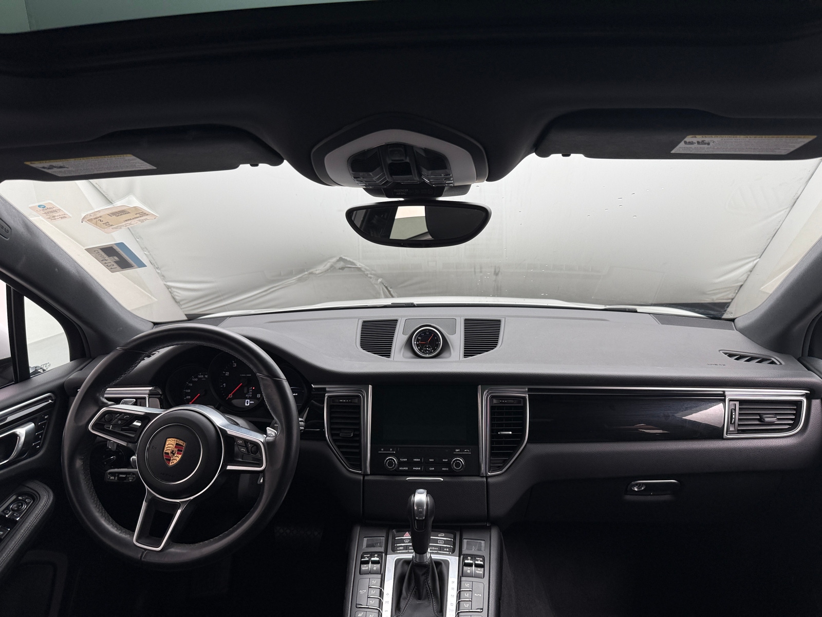 Thumbnail: 2017 Porsche Macan - 3