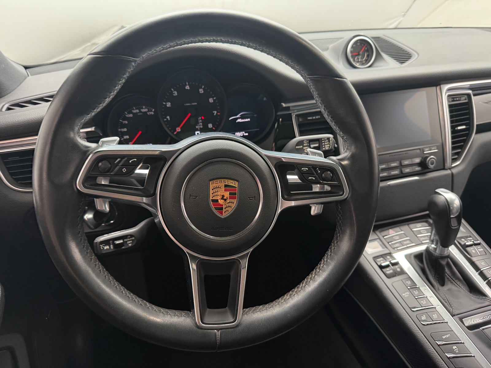 Thumbnail: 2017 Porsche Macan - 5