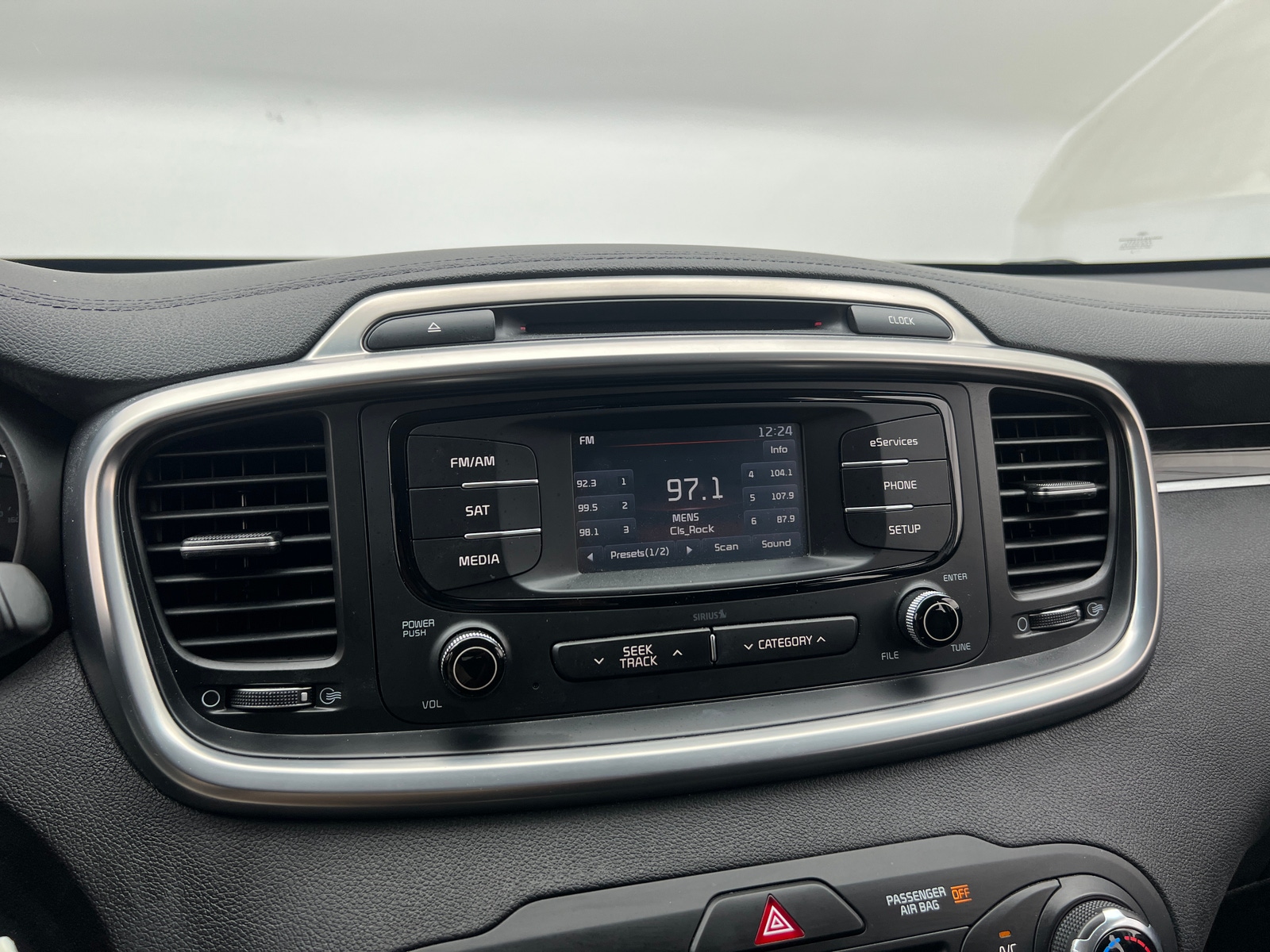 Thumbnail: 2016 Kia Sorento - 3