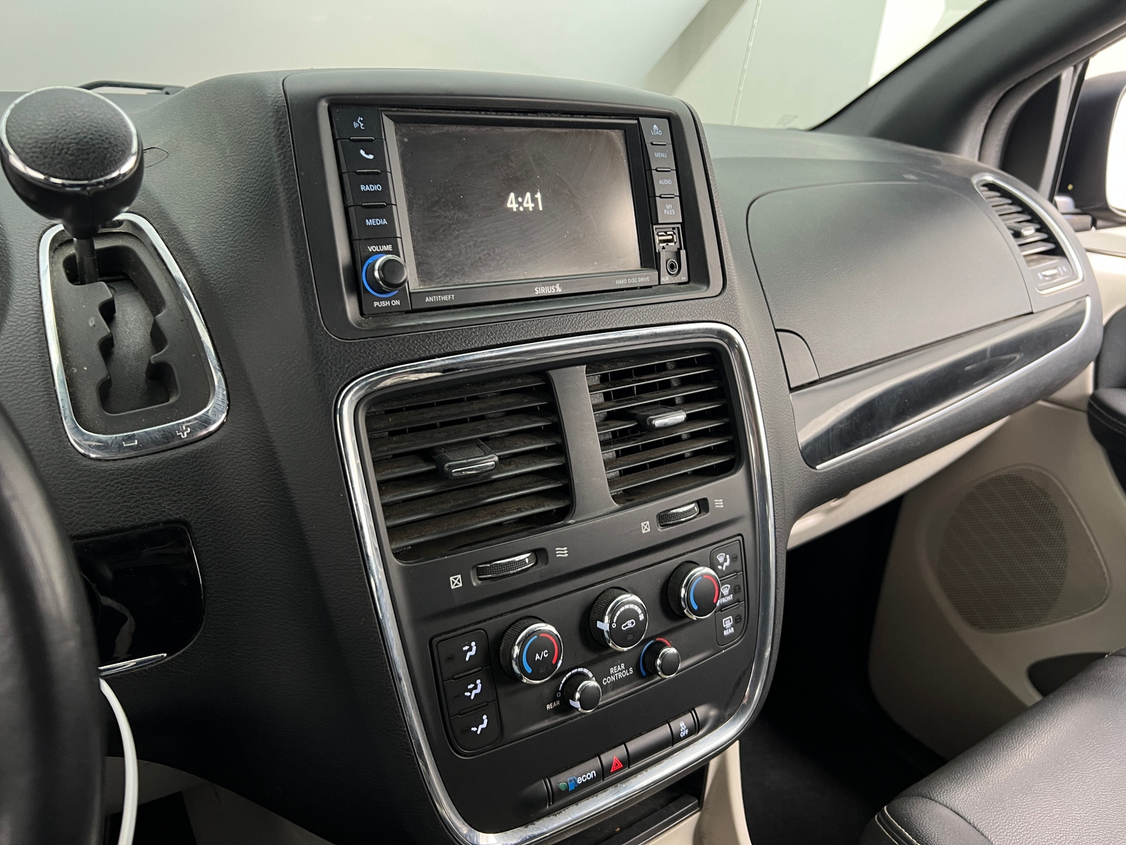 Thumbnail: 2017 Dodge Grand Caravan - 3