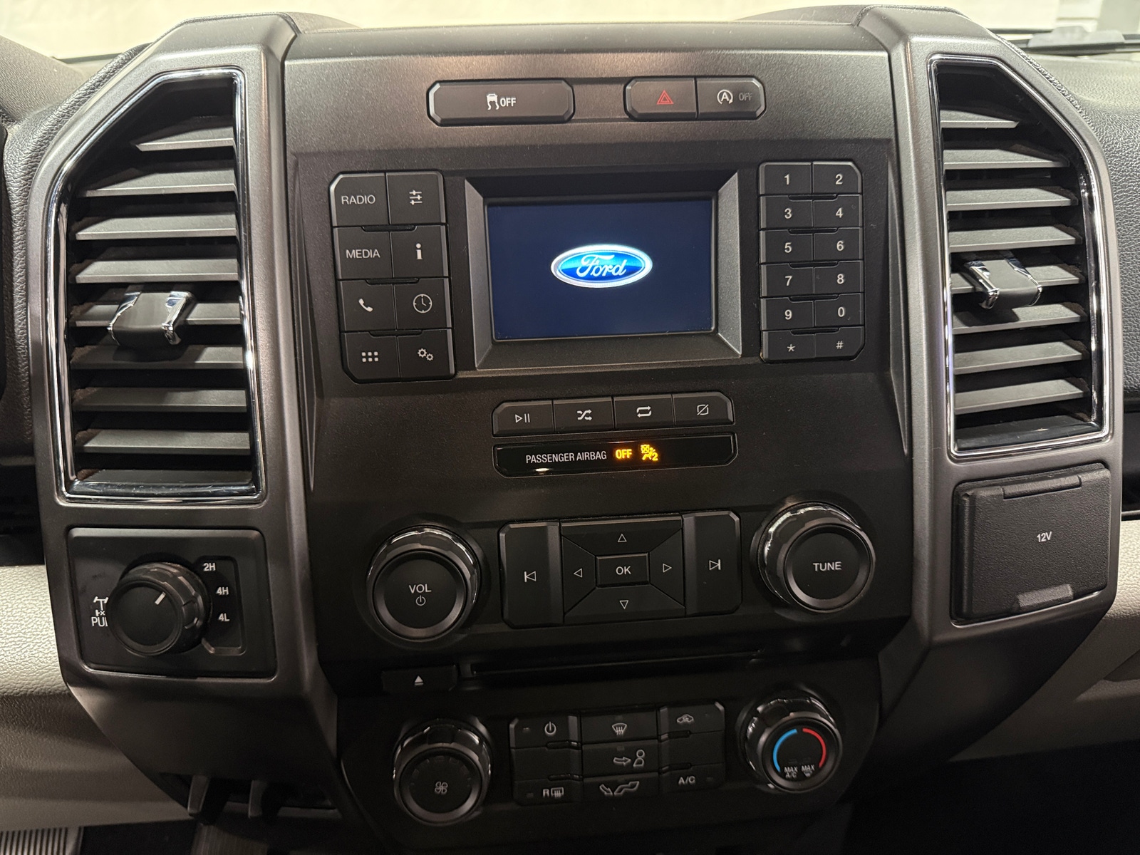 Thumbnail: 2018 Ford Econoline - 4