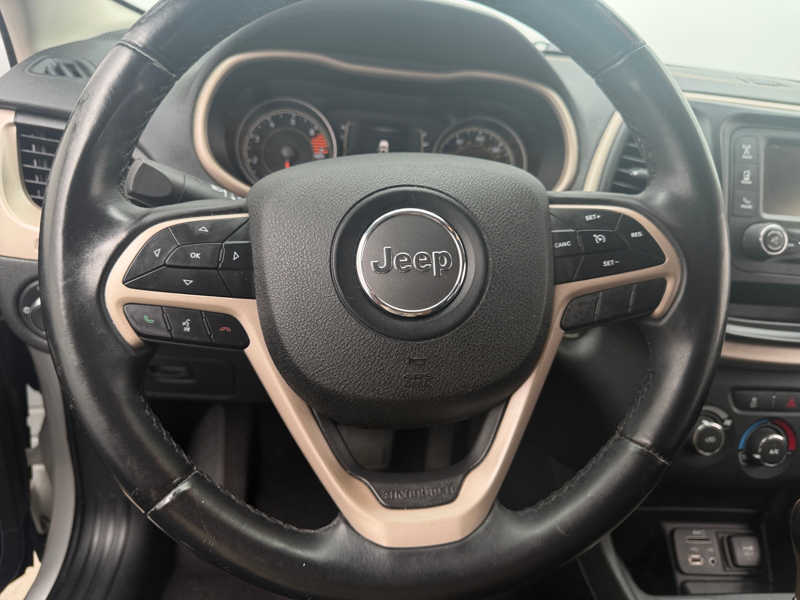 Thumbnail: 2018 Jeep Cherokee - 5