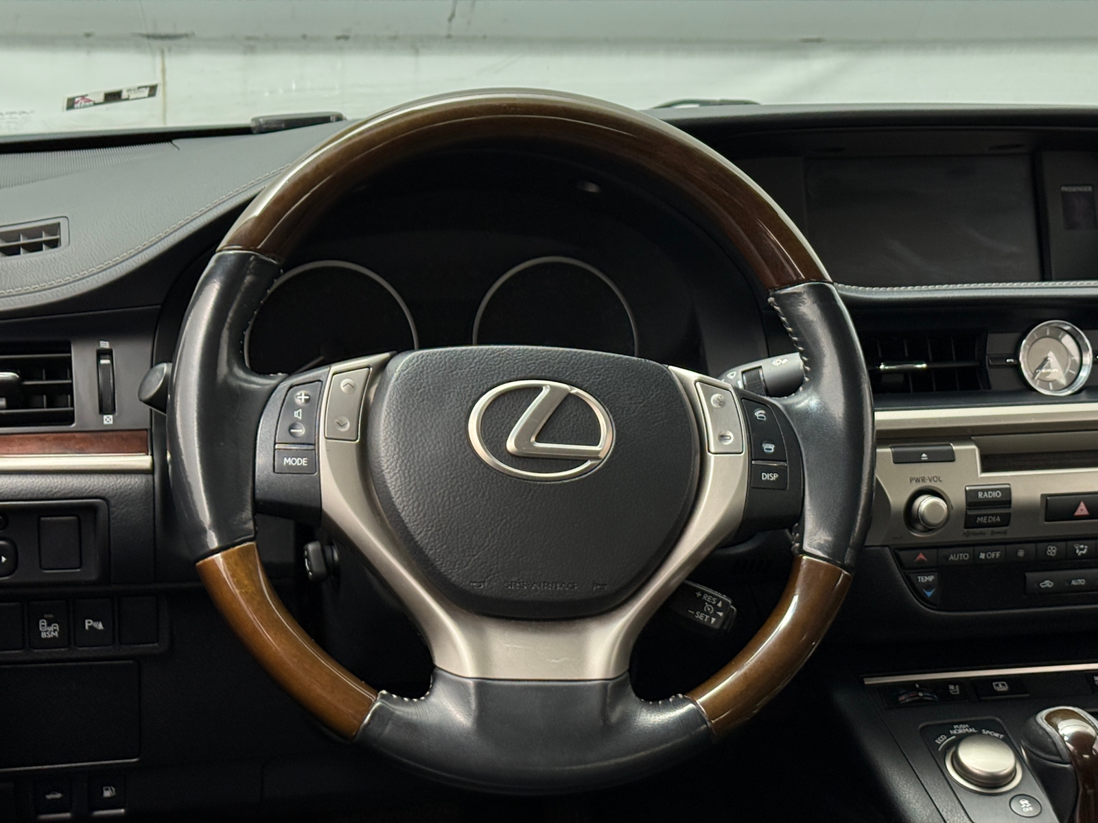 Thumbnail: 2013 Lexus ES - 4