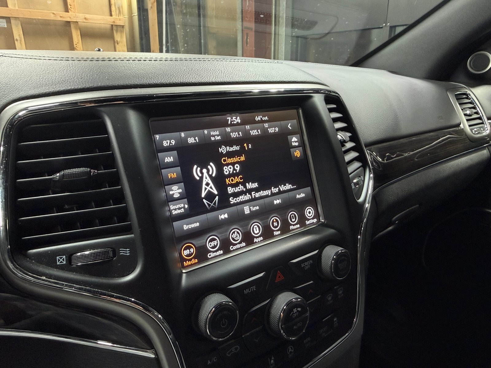 Thumbnail: 2018 Jeep Grand Cherokee - 3
