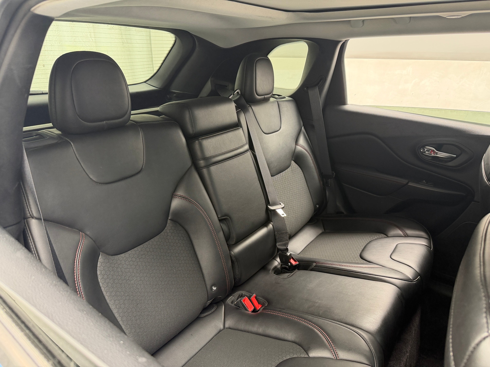 Thumbnail: 2019 Jeep Cherokee - 6
