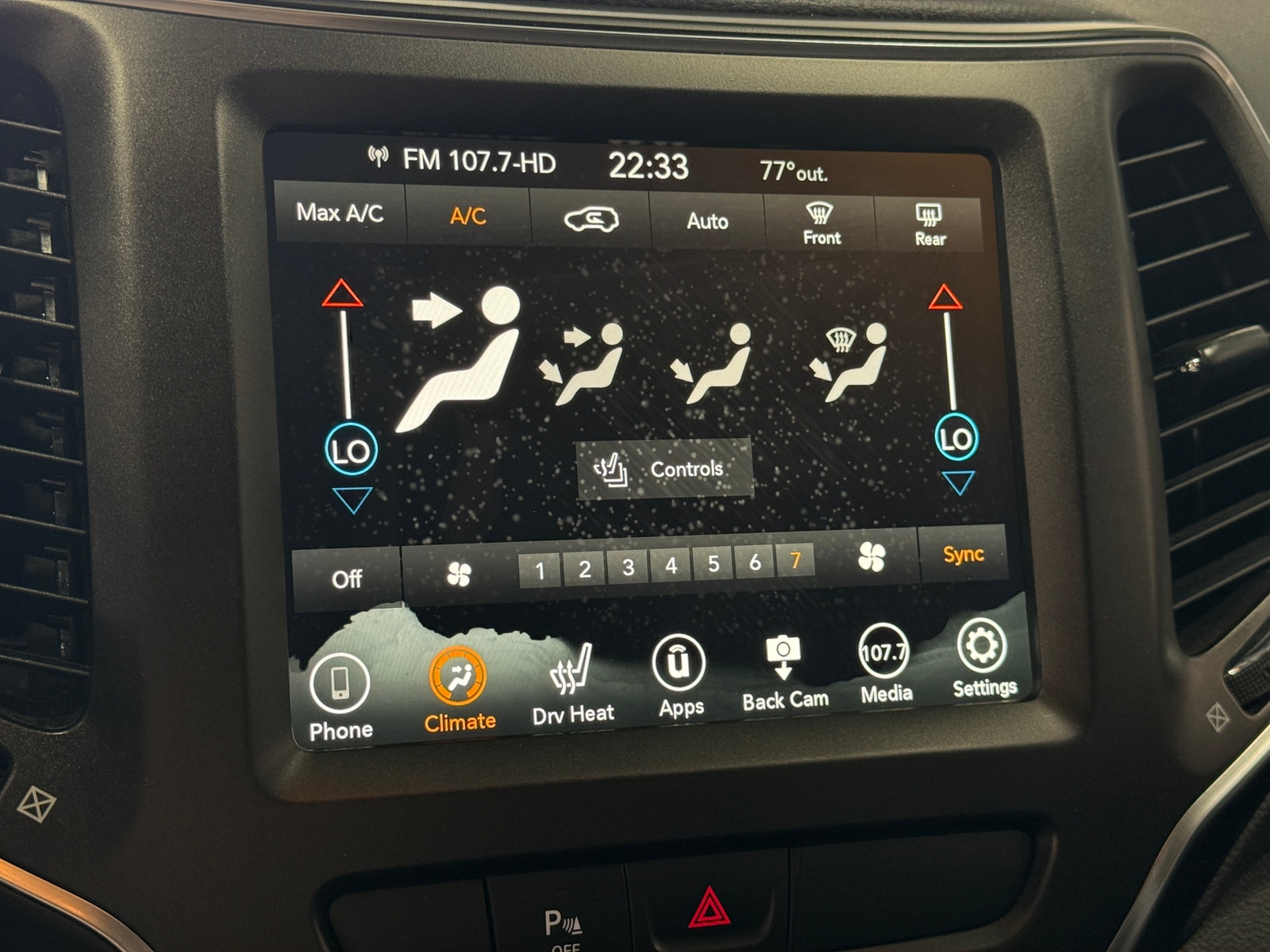 Thumbnail: 2019 Jeep Cherokee - 4