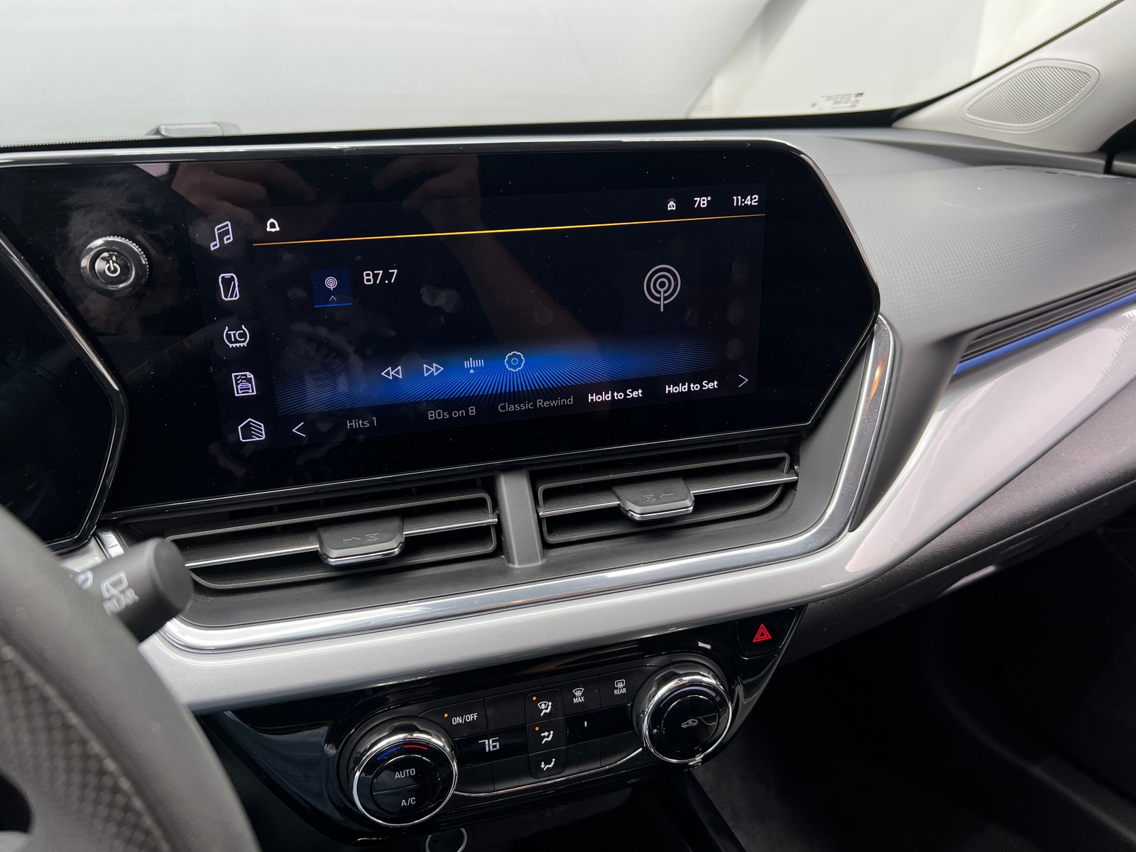 Thumbnail: 2025 Chevrolet Trax - 3