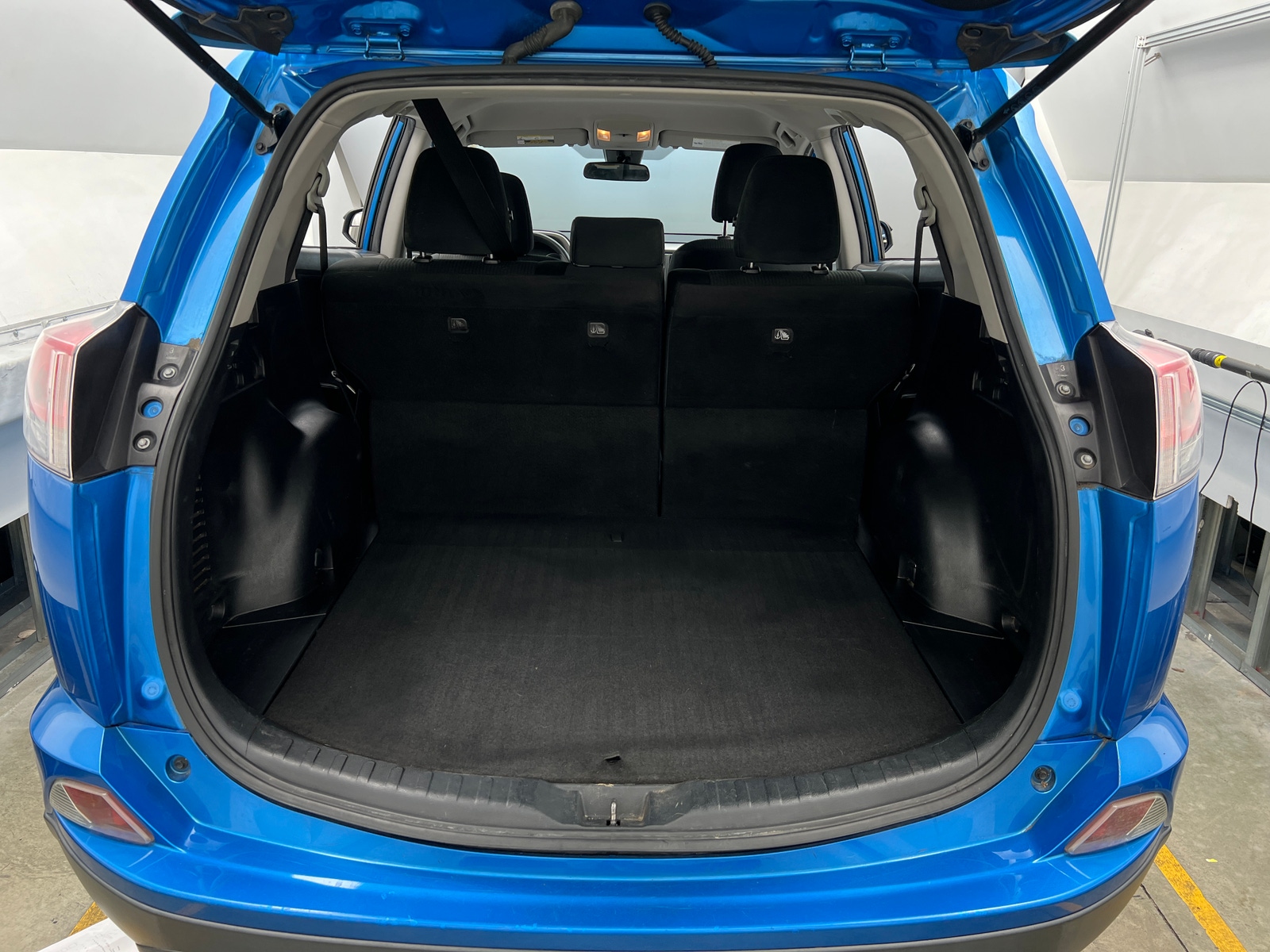 Thumbnail: 2017 Toyota RAV4 - 7