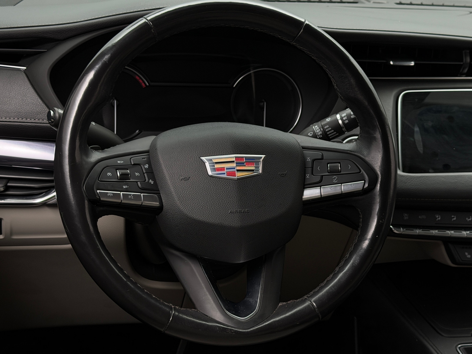 Thumbnail: 2023 Cadillac XT4 - 4