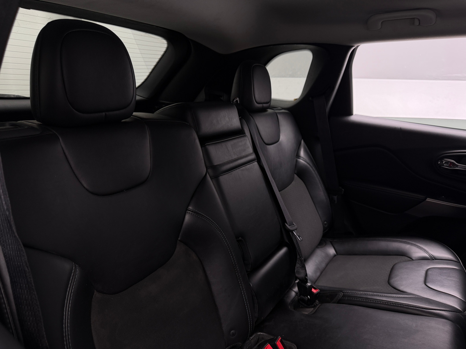 Thumbnail: 2019 Jeep Cherokee - 6