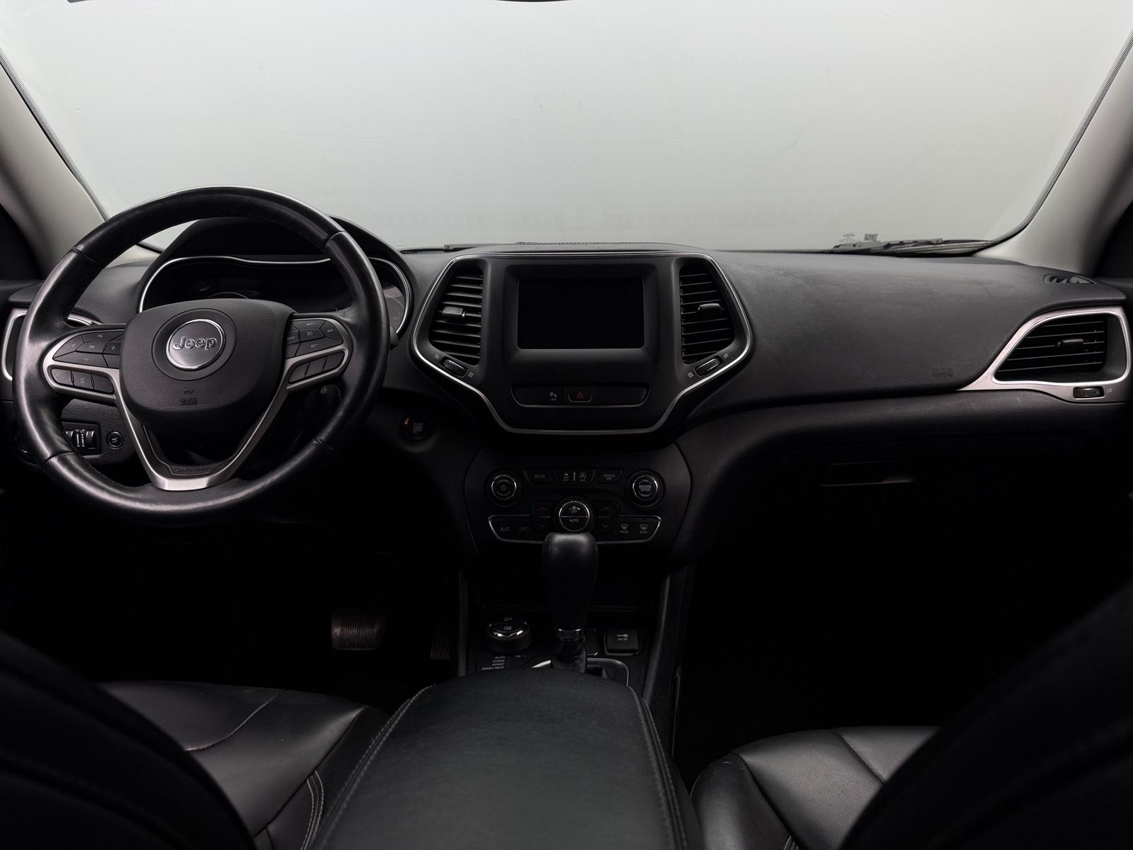 Thumbnail: 2019 Jeep Cherokee - 3