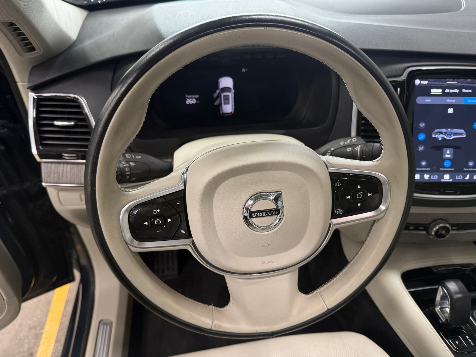Thumbnail: 2023 Volvo XC90 - 4