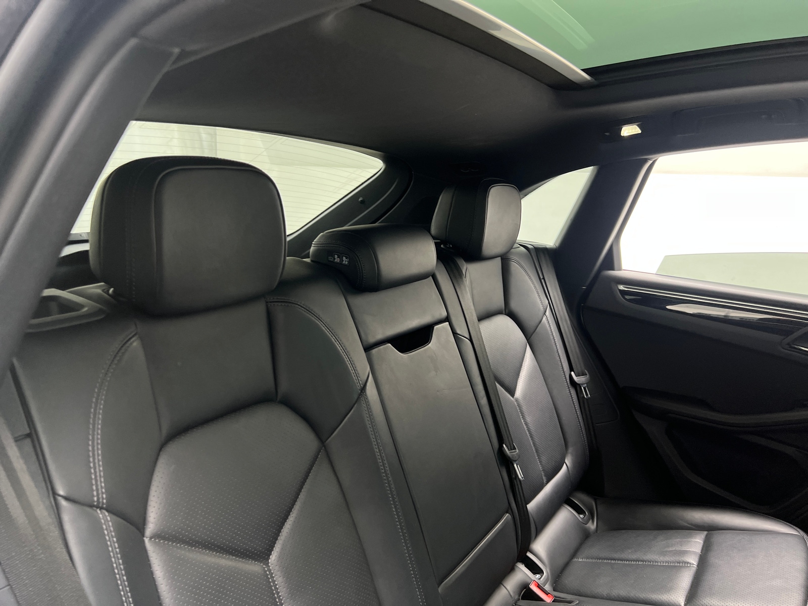 Thumbnail: 2024 Porsche Macan - 6