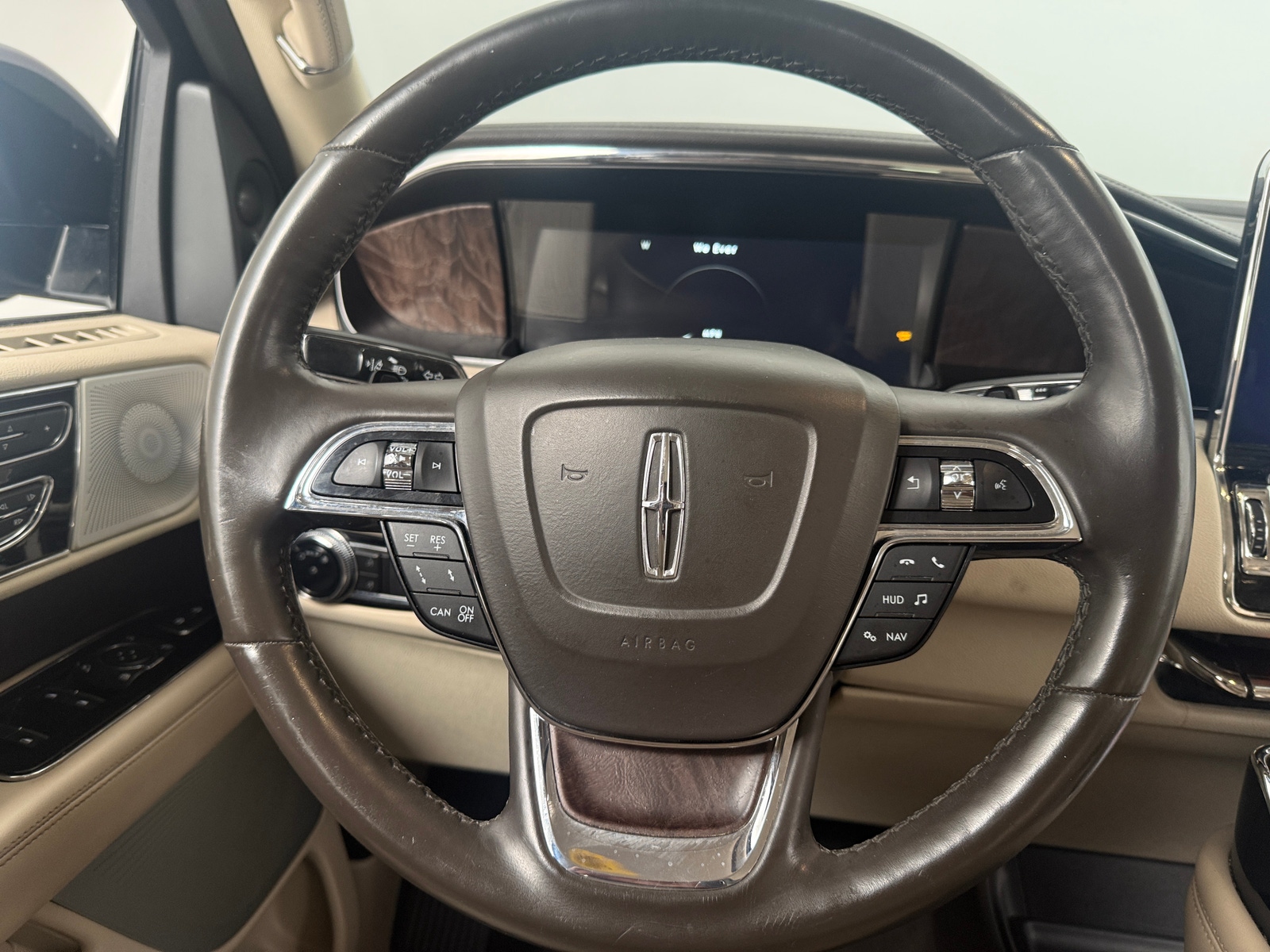 Thumbnail: 2020 Lincoln Navigator L - 4