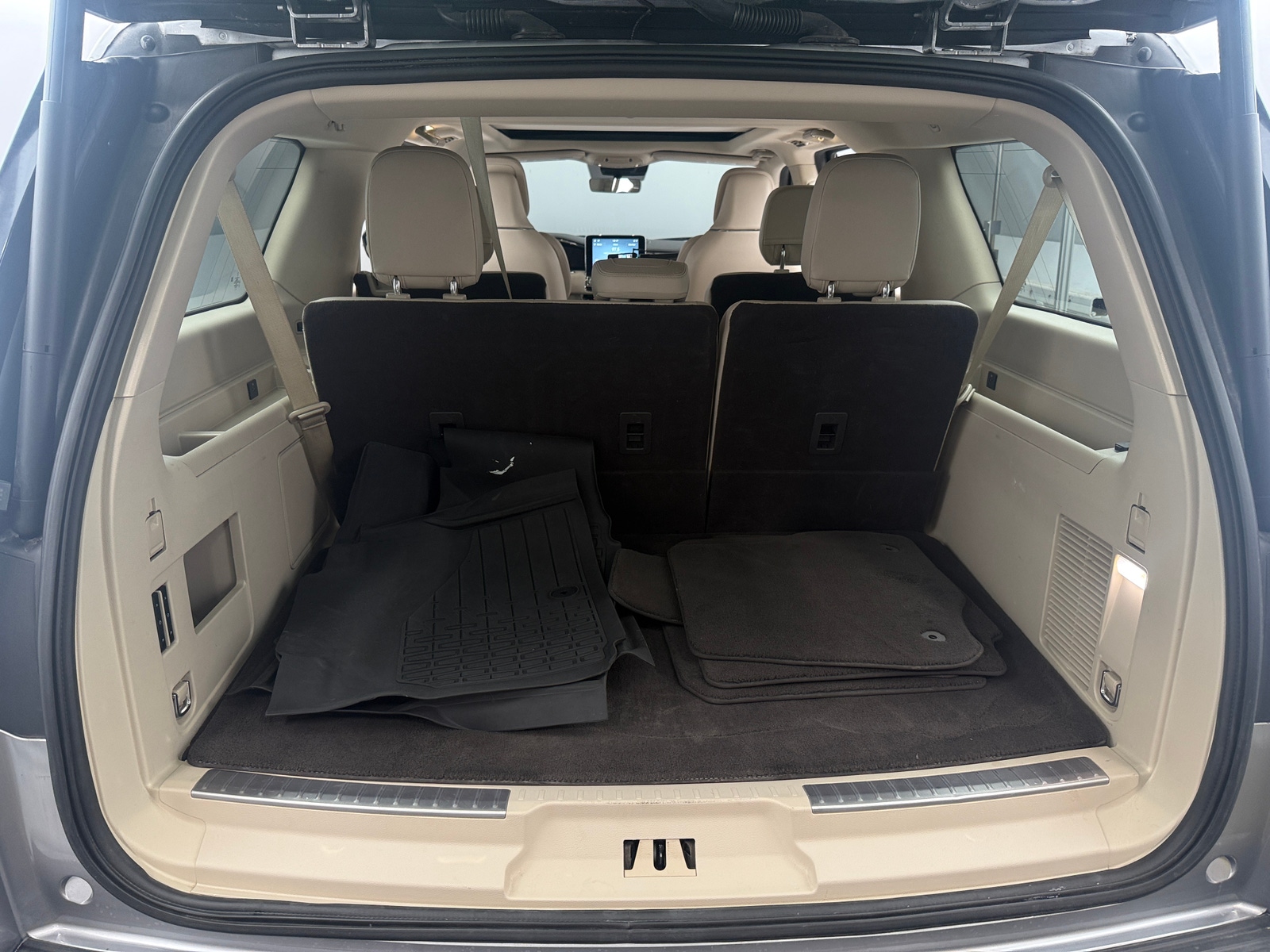 Thumbnail: 2020 Lincoln Navigator L - 6