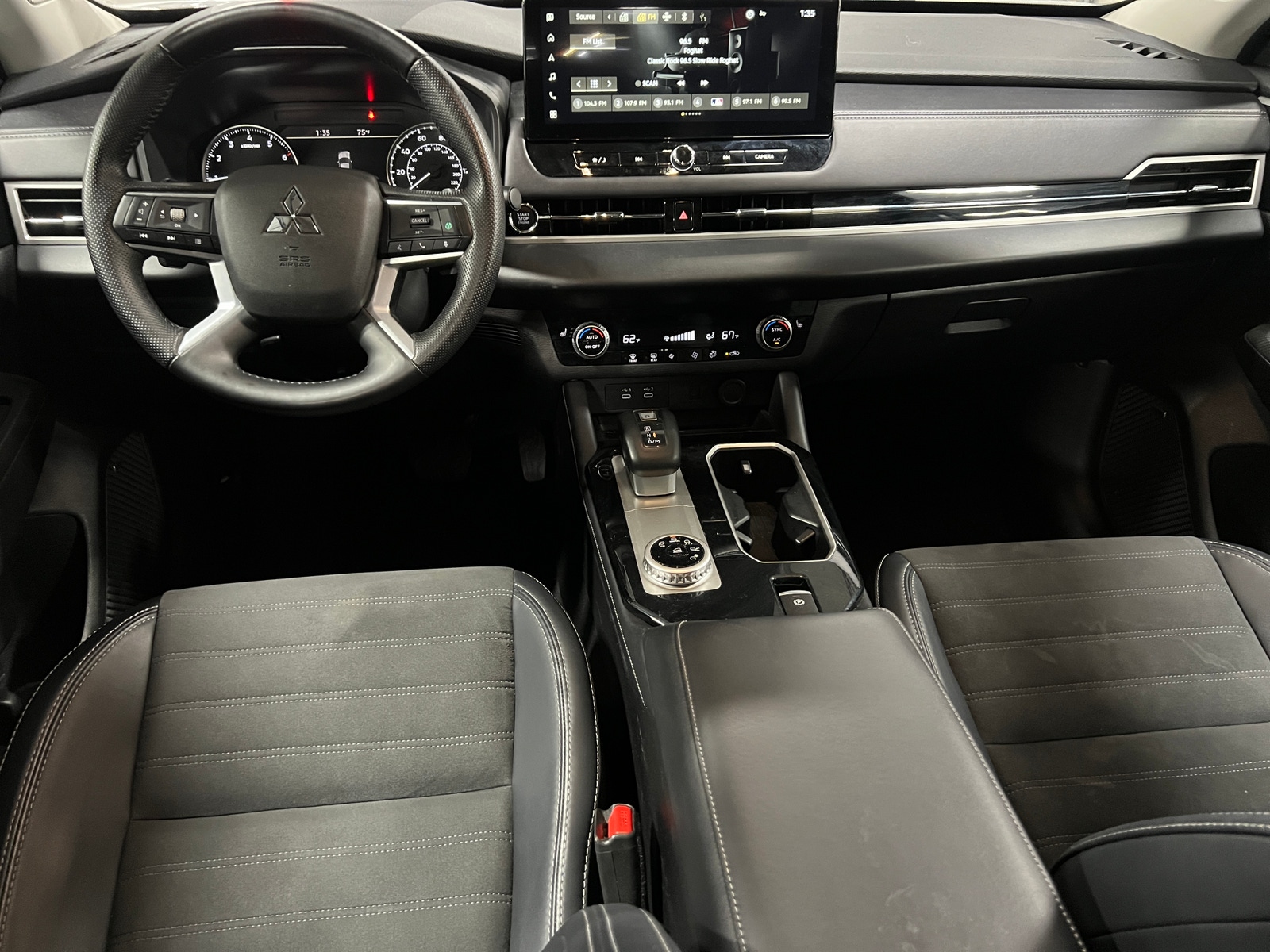 Thumbnail: 2025 Mitsubishi Outlander - 3