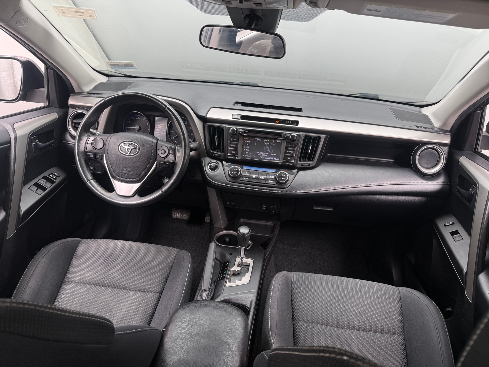 Thumbnail: 2018 Toyota RAV4 - 3