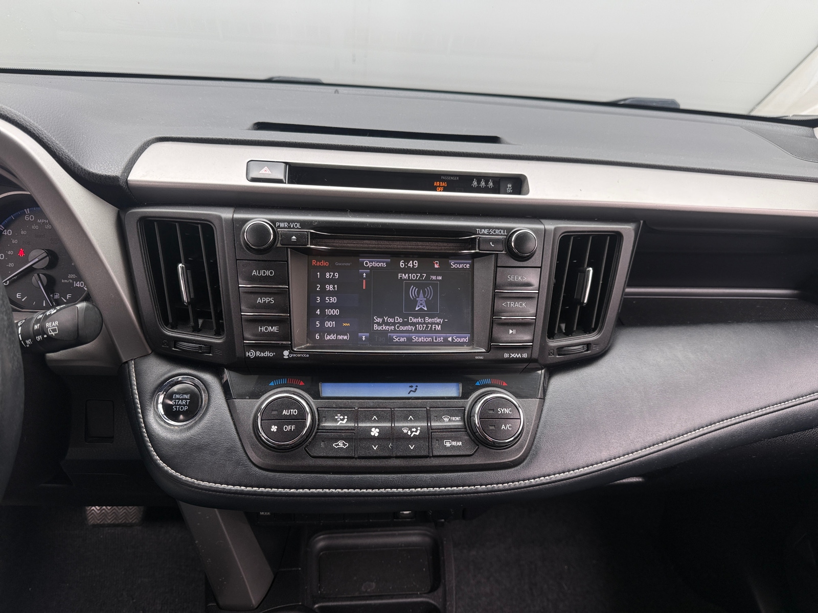 Thumbnail: 2018 Toyota RAV4 - 4